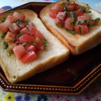 ベランダのバジルが元気良く育っています♪  バジルを摘んできて、私の今日の朝食に戴きました♪  う～ん♪美味しい♪  朝から幸せ～(*^o^*)